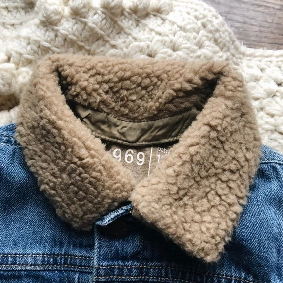 Baby Gap denim jacket with sherpa collar - Picture 2 of 4